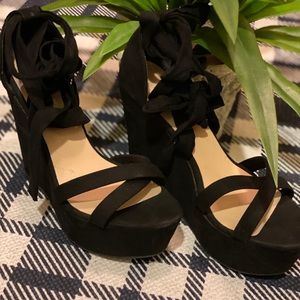 Black wedges